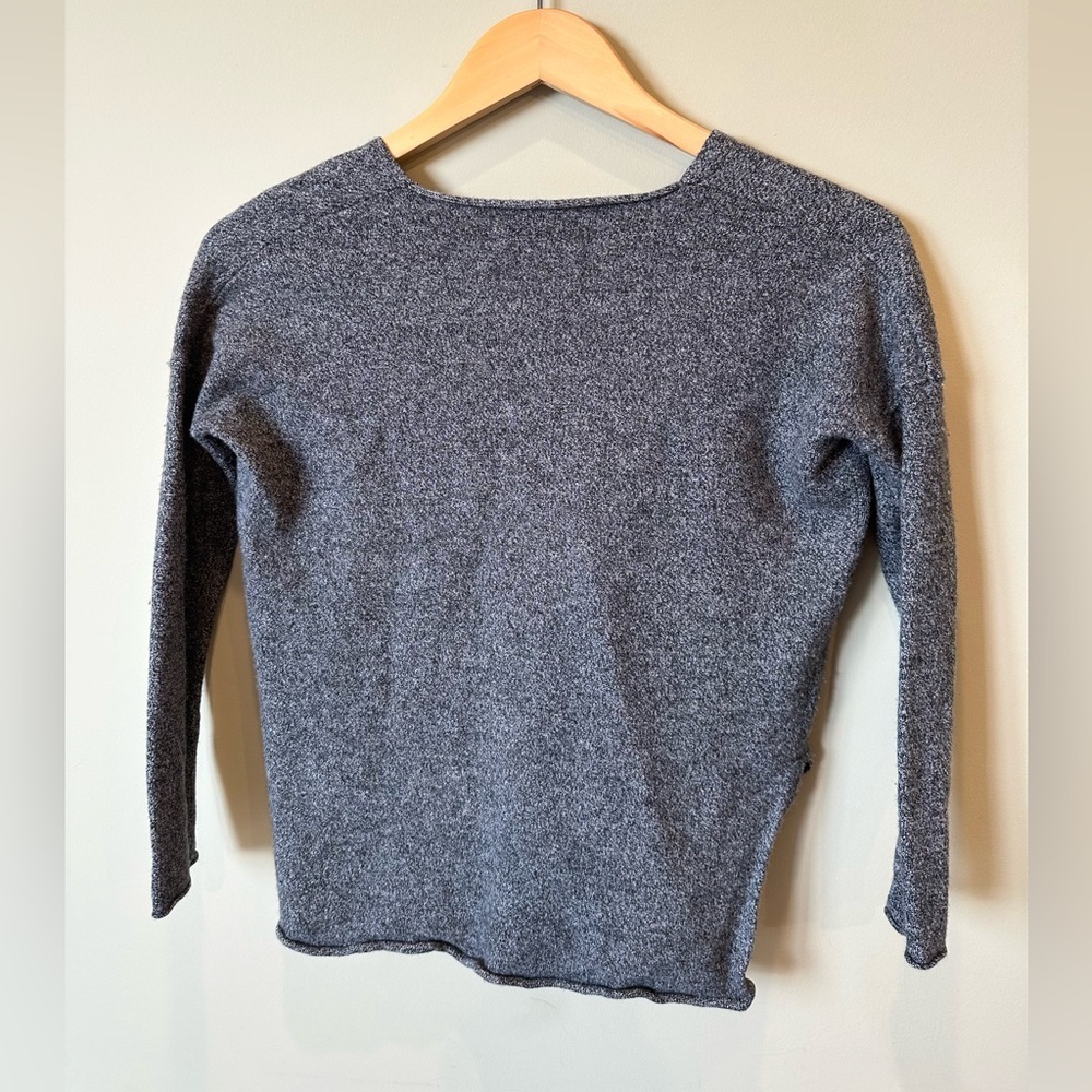 Wilfred Babaton Erin Heathered Gray V-Neck Sweater Size XS - Picture 3 of 4